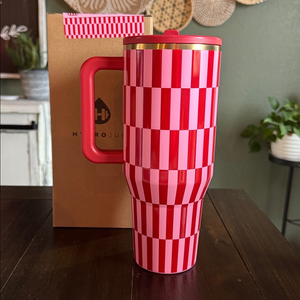 Hydrojug 40oz Traveler in Be Mine! New! Limited Edition!! - Picture 2 of 5